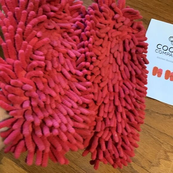 Cook's Companion Kitchen Bootie Set for kitchen floor cleaning. Red/one-size - Picture 2 of 7